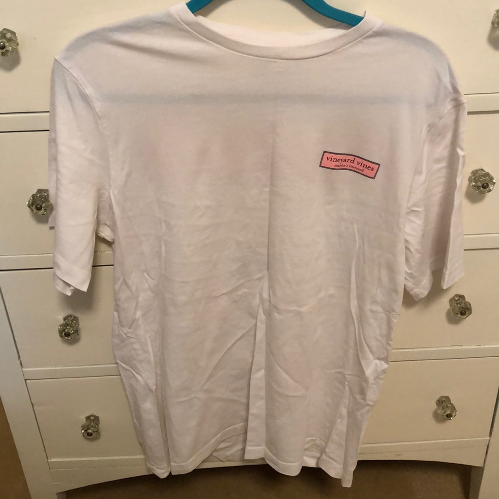 White and pink vineyard vines tee S